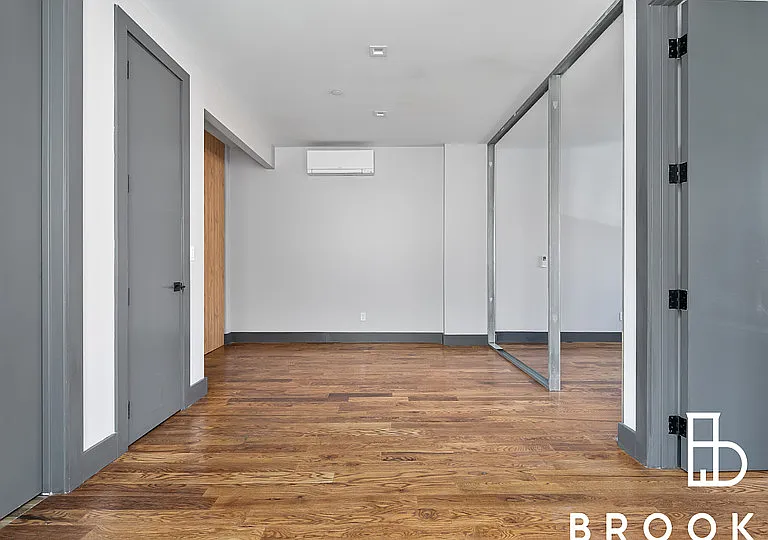 1461 Gates Ave #4D — Photo 5
