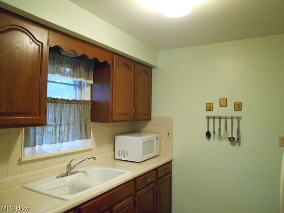 5th image of 20467 Westwood Dr