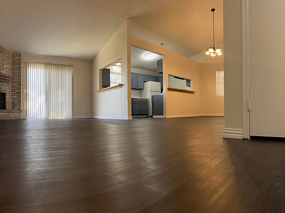 2nd image of 7004 Rose Lea Ct