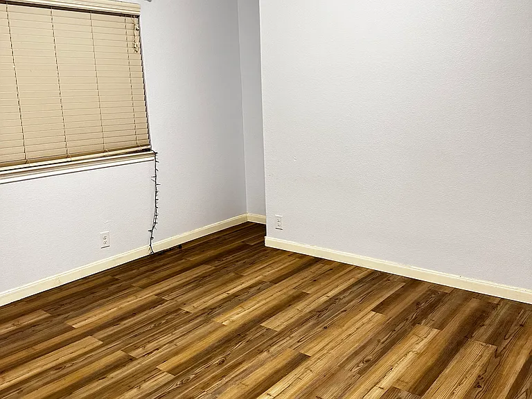 344 Patricia Ln — Photo 16