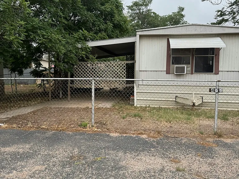 422 E Vfw Ln — Photo 1