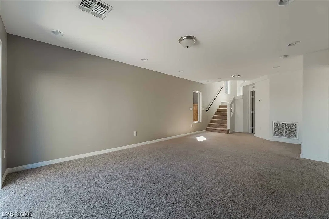 4 bed, 3.5 bath, 3065 sqft, $2,990 — Photo 3