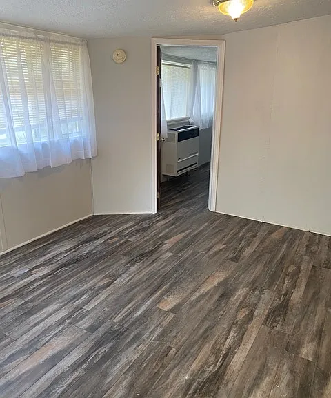 114 Cedar Pl — Photo 3