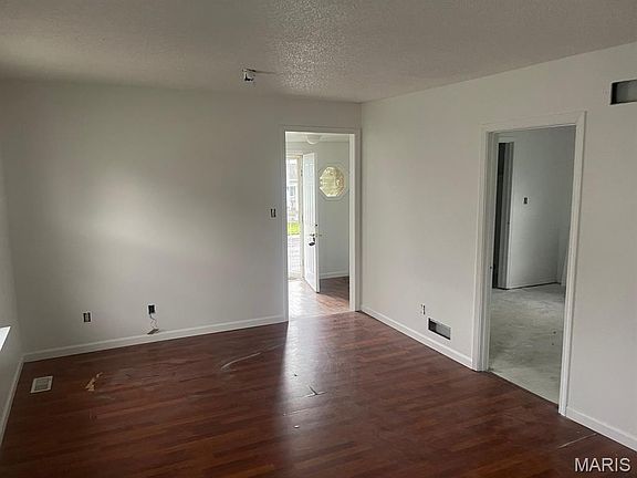 2nd image of 111 Kingshighway
