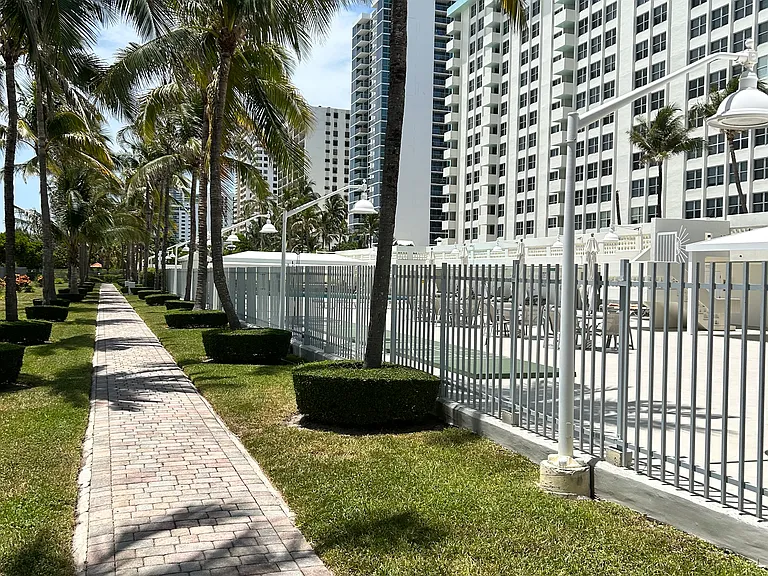 2899 Collins Ave #604 — Photo 36