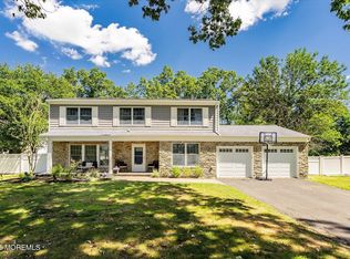 5 Yeoman Way, Manalapan, NJ 07726