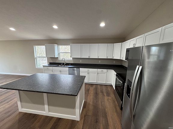 5th image of 450 Trinton Cir
