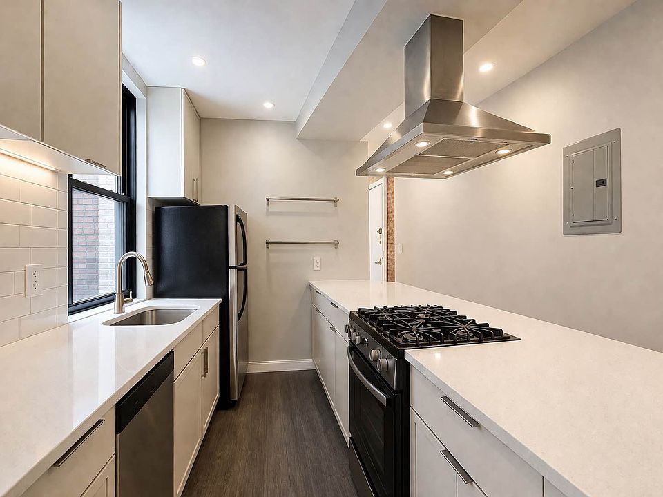 1st image of 570 W 182nd St Floor 3