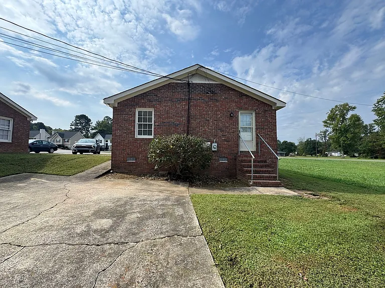 118 Burlington Rd NE — Photo 15