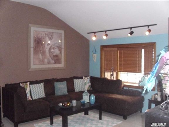 3rd image of 7 Elayne Ct