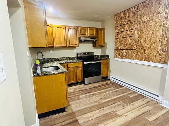 4th image of 2221 N Fairhill St