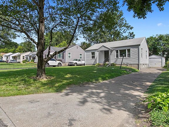 2nd image of 9815 Eastbrook Dr