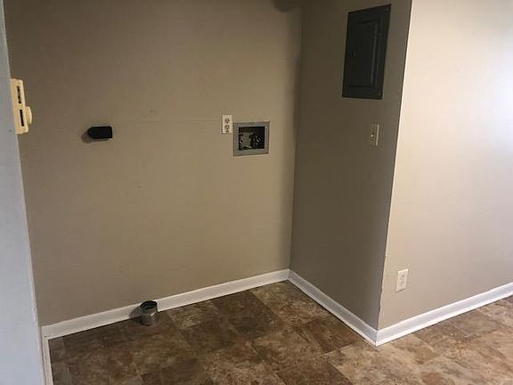 5th image of 1214 Oak St