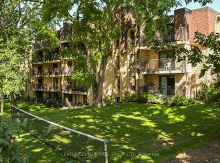 15390 Yonge St #PENTHOUSE 1, Aurora, ON L4G1N8
