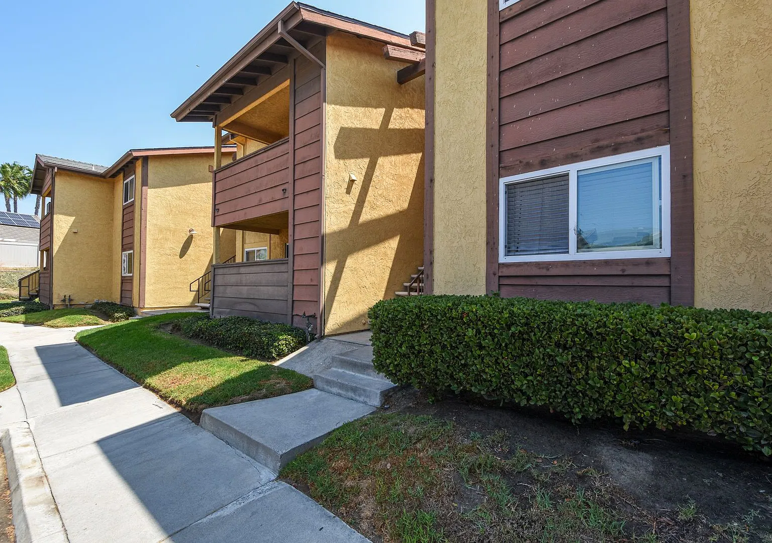 Newly Renovated 2 Bedroom Condo in Oceanside — Photo 1