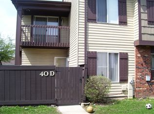40D Fernwood Dr, Bolingbrook, IL 60440