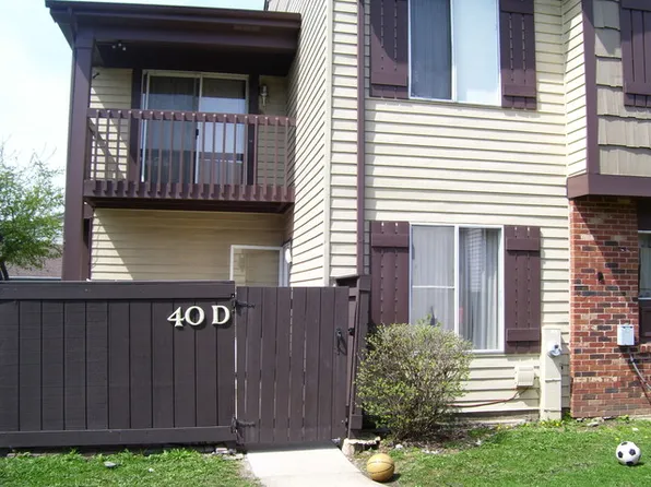 40D Fernwood Dr, Bolingbrook, IL 60440