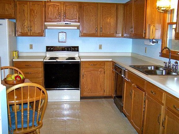 2nd image of 511 Summerwood Dr