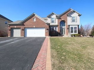 4013 Stratford Ln, Carpentersville, IL 60110