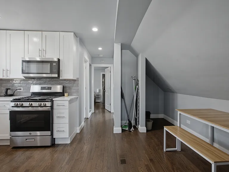 2430 N Normandy Ave #2 — Photo 2