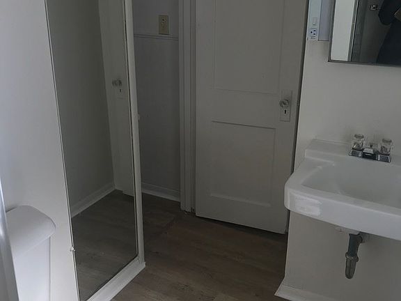 3rd image of 319 N Warren Ave #4107664