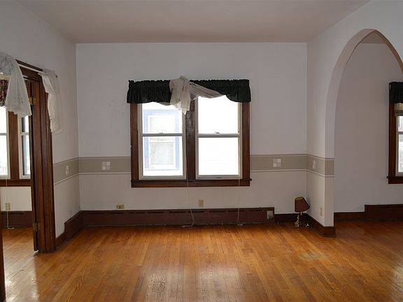 3rd image of 929 Bellevue Ave