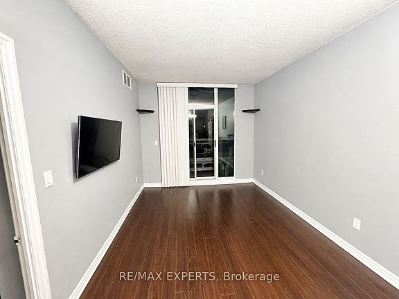 4th image of 1359 Rathburn Rd E