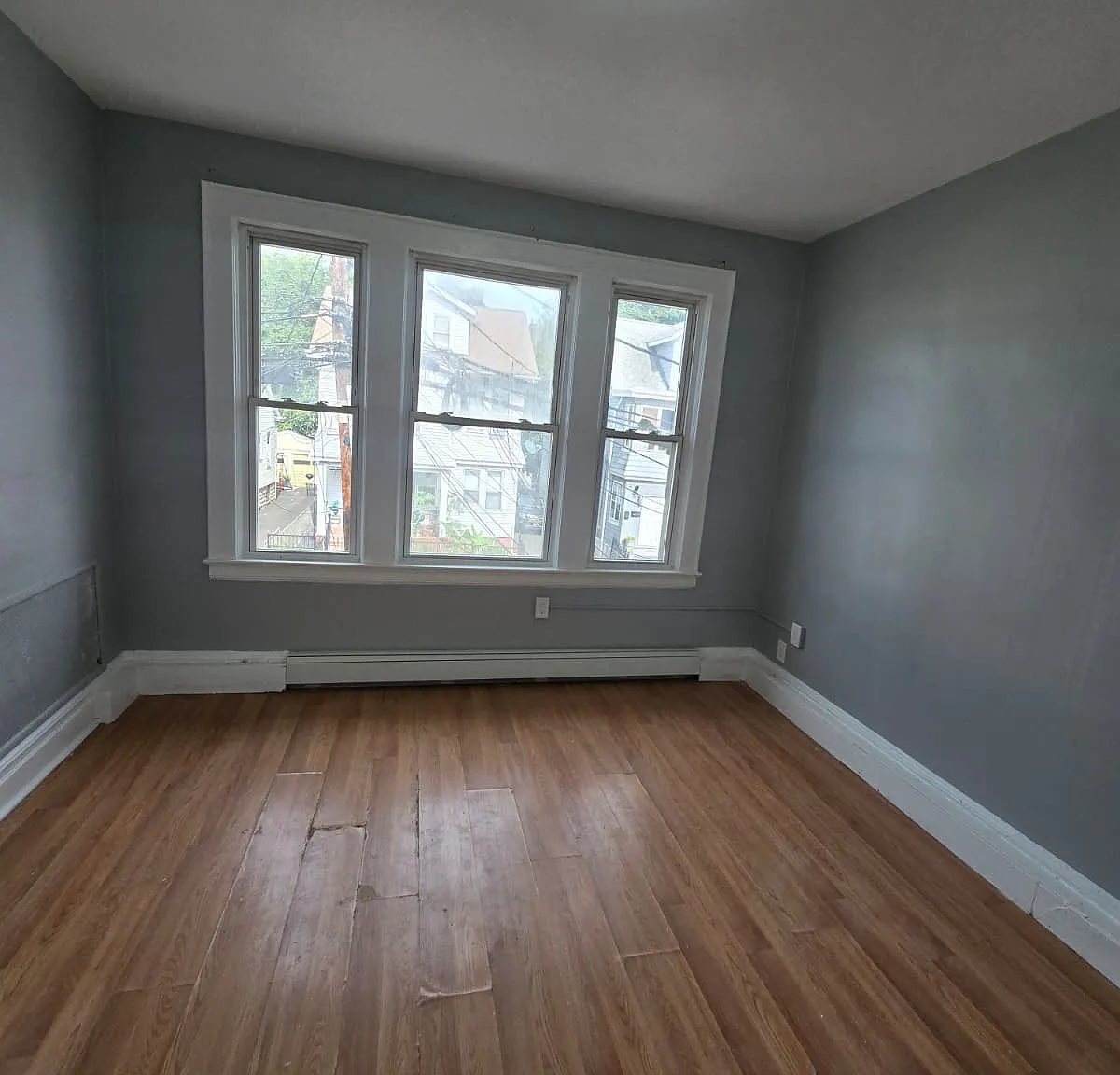 13 Leslie Pl — Photo 1