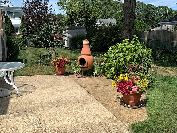 5th image of 819 Donna Dr