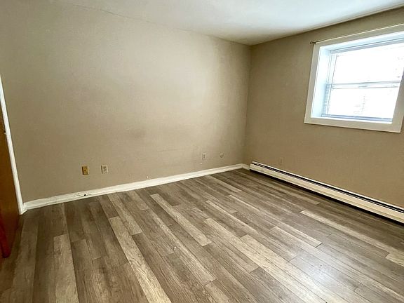4th image of 68 Tompkins St #11320144