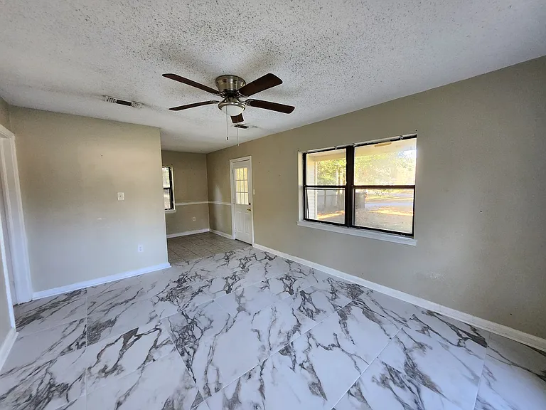 5501 Mayfair Dr — Photo 15