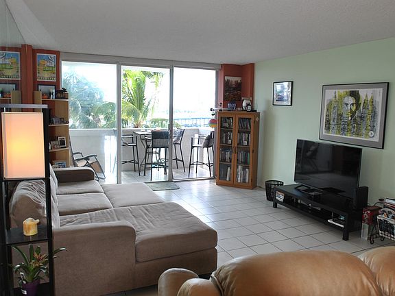 2nd image of 800 West Ave APT 910