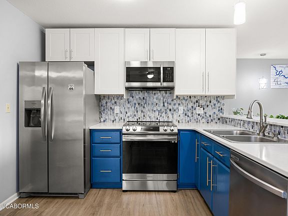 2nd image of 30481 Edgeview Dr