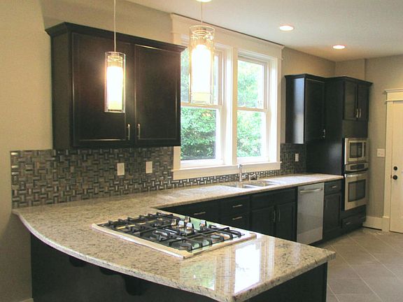 4th image of 1888 Richmond Dr