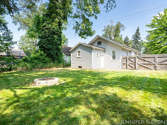 3rd image of 140 32nd St SE
