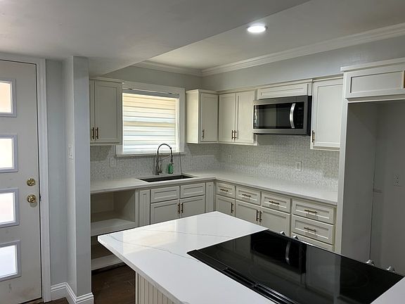 3rd image of 1318 Tanglewood Ln