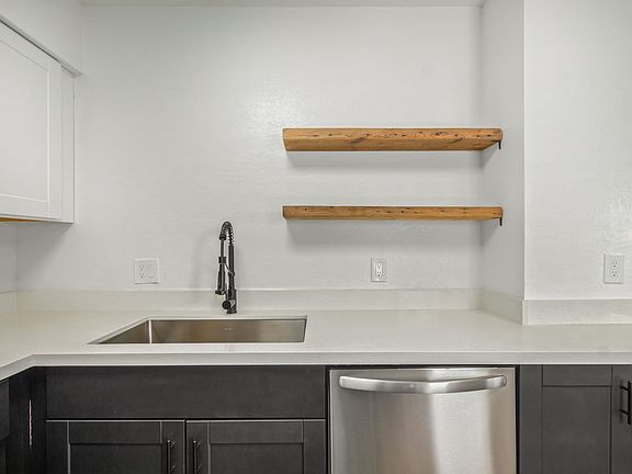 3rd image of 1102 E Pierce St APT 1