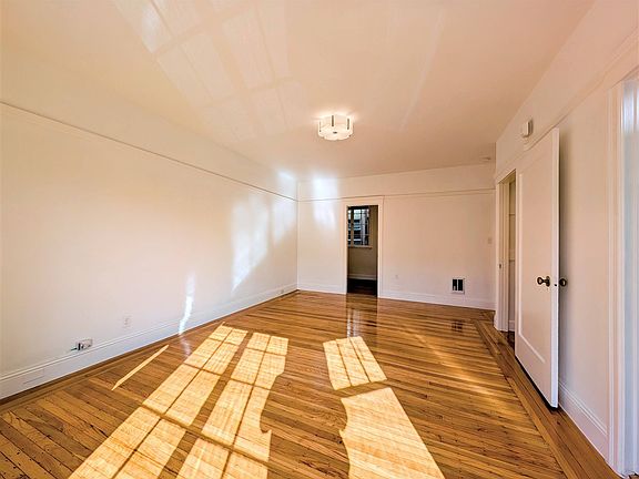 2nd image of 636 33rd Ave APT 1