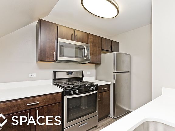 3rd image of 1732 N Dayton St #1AD