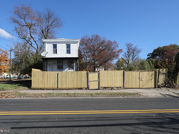 2nd image of 330 N 36th St