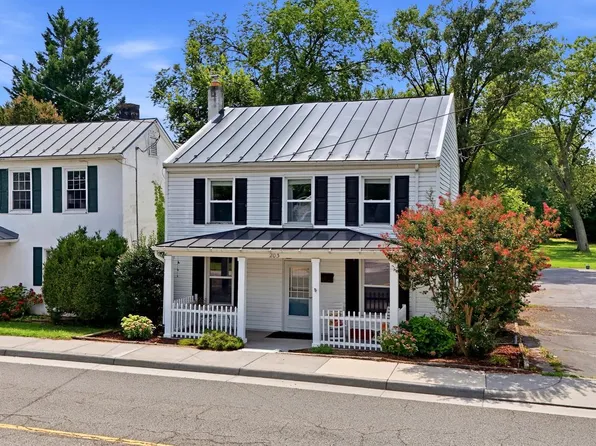 203 W Main St, Berryville, VA 22611