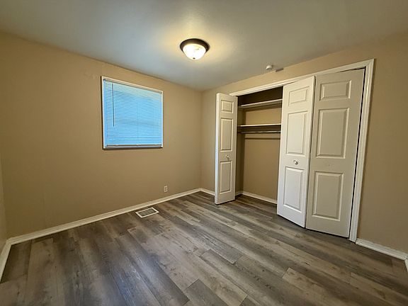 4th image of 902 Amhurst Ave