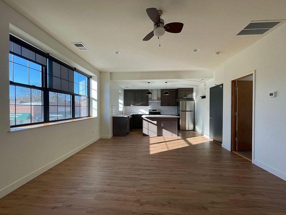 1st image of 842 Madison St #203