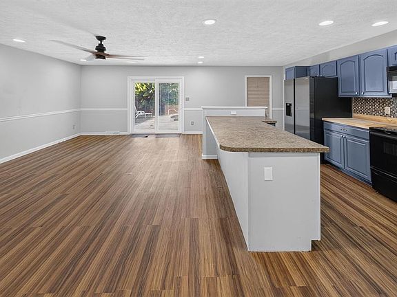4th image of 1629 Chapel Ln