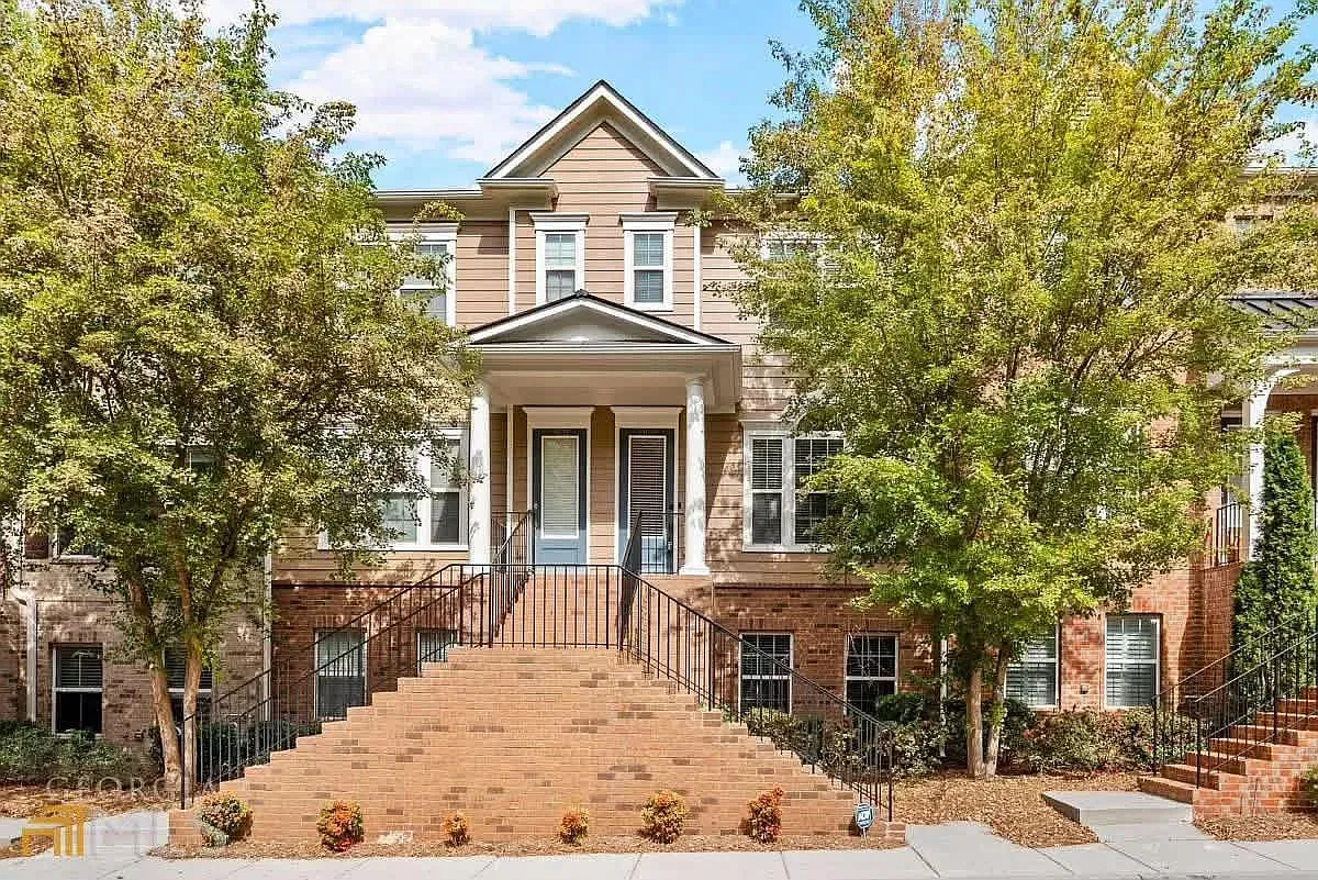 3 bed, 3.5 bath, 2200 sqft, $1,200 — Photo 1