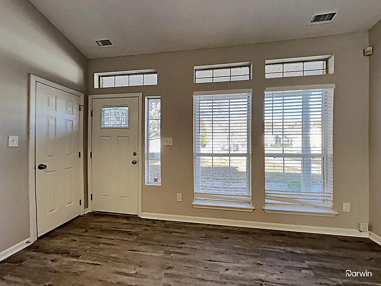 423 Cottonwood Park Dr — Photo 6
