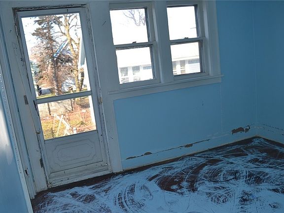 2nd image of 652 Wyoming Ave