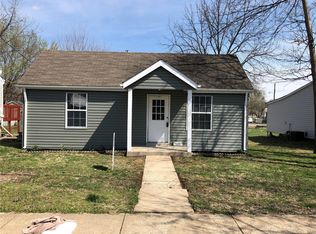 2208 N 5th St, Saint Charles, MO 63301
