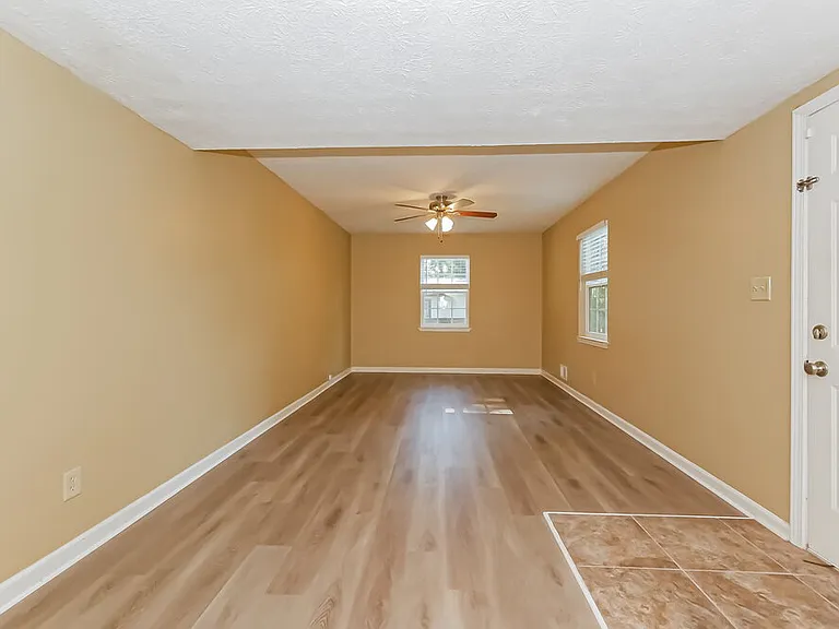 212 Wildwood Dr — Photo 10