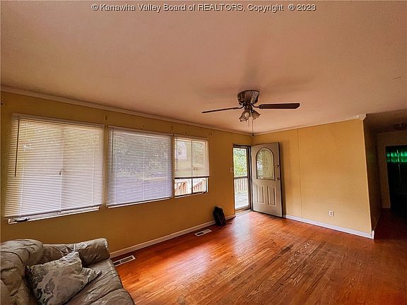 4th image of 2918 Pence St